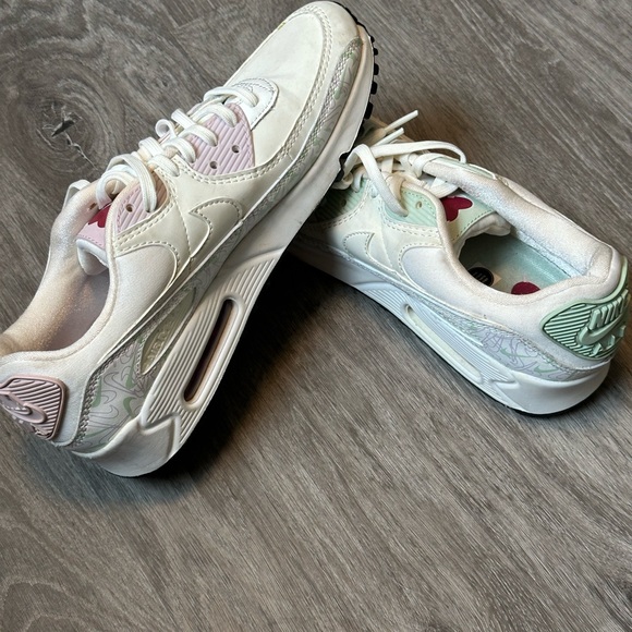 Nike Shoes - Nike Women's Airmax 90 Valentine’s Day 2020 - Size 9
